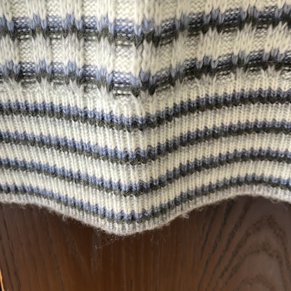 Nine West knit sweater in white, forest green and blue pattern. Size XS. - Picture 5 of 8